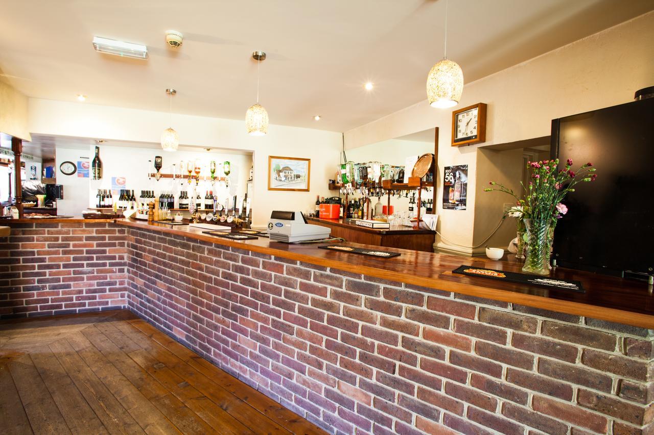 The Half Moon Petersfield Exterior foto